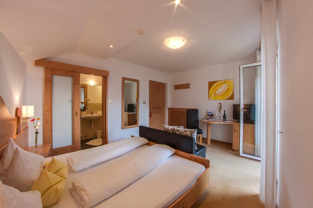 Pension Verdinserhoehe Scena Habitación foto